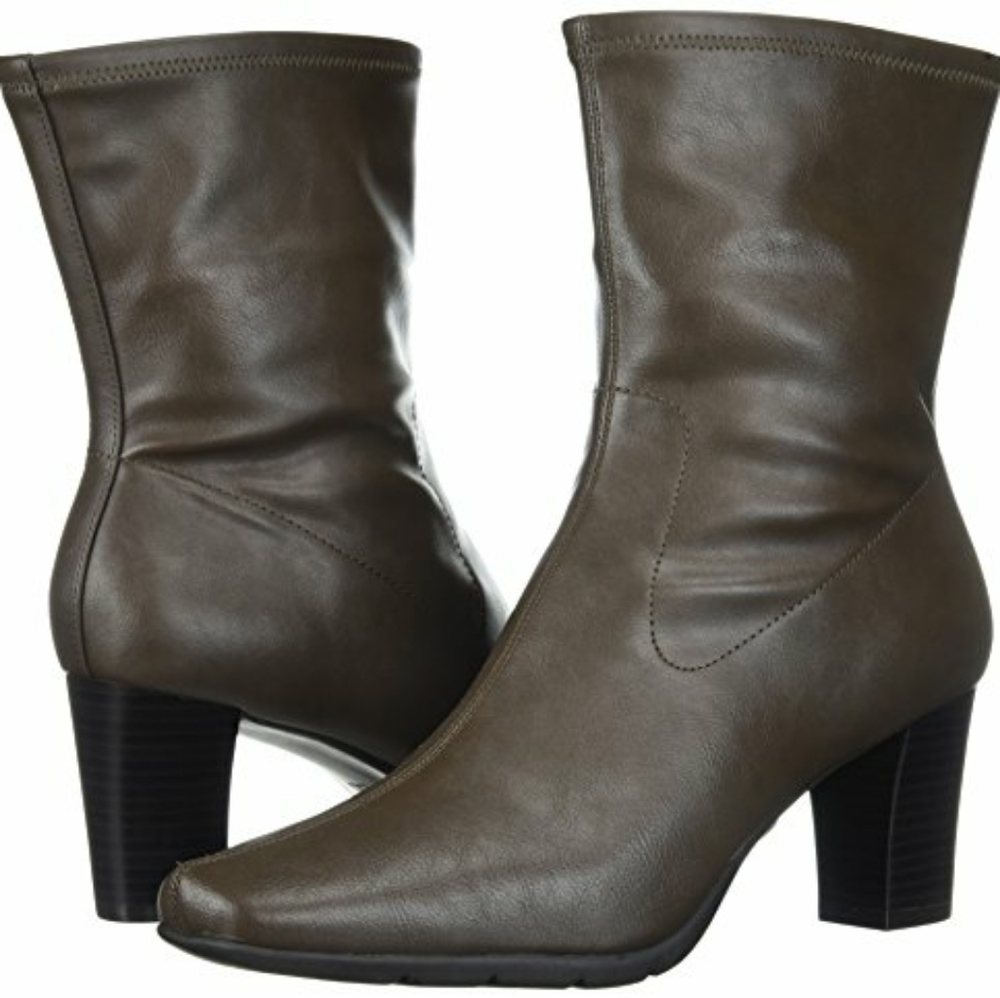 New! Woman's AEROSOLE Fleece Lined Stretchy Boots!